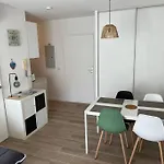 F2 Climatise, Piscine, Parking, A Pied Apartment