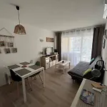 Apartment F2 Climatise, Piscine, Parking, A Pied *