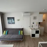 F2 Climatise, Piscine, Parking, A Pied Antibes