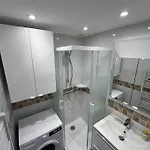 Apartment F2 Climatise, Piscine, Parking, A Pied *