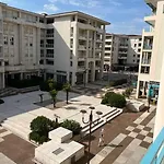 F2 Climatise, Piscine, Parking, A Pied * Antibes