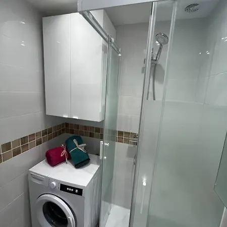 F2 Climatise, Piscine, Parking, A Pied Antibes