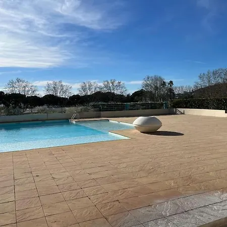 F2 Climatise, Piscine, Parking, A Pied Apartman *