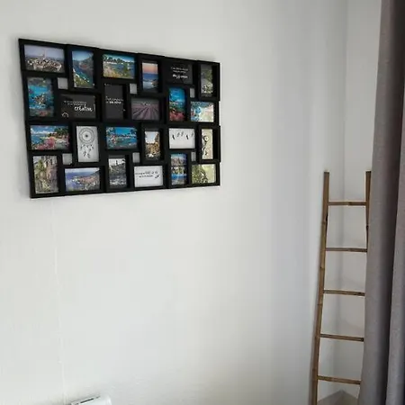 F2 Climatisé, Piscine, Parking, à Pied *