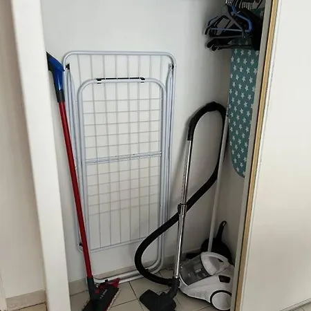 F2 Climatise, Piscine, Parking, A Pied Daire *