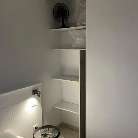 Daire F2 Climatise, Piscine, Parking, A Pied Antibes