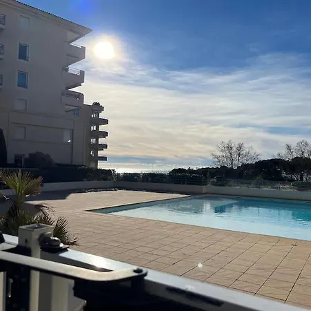 F2 Climatise, Piscine, Parking, A Pied 昂蒂布