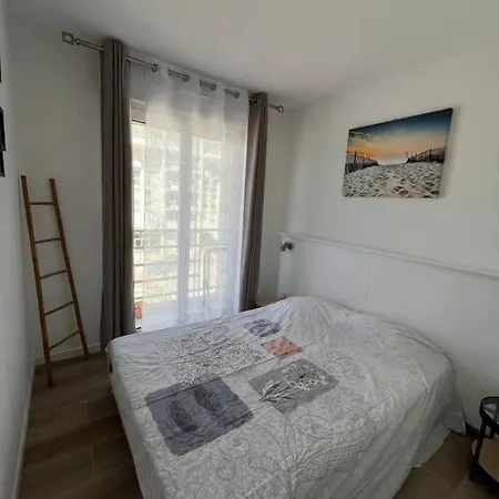 Apartamento F2 Climatisé, Piscine, Parking, à Pied *