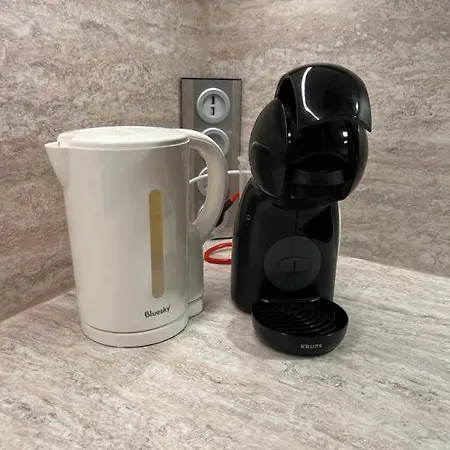 F2 Climatise, Piscine, Parking, A Pied * Antibes