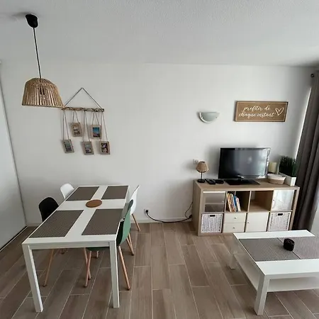 F2 Climatisé, Piscine, Parking, à Pied Apartamento