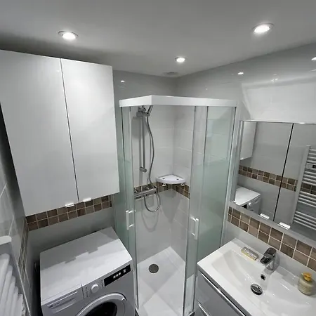Apartamento F2 Climatisé, Piscine, Parking, à Pied *