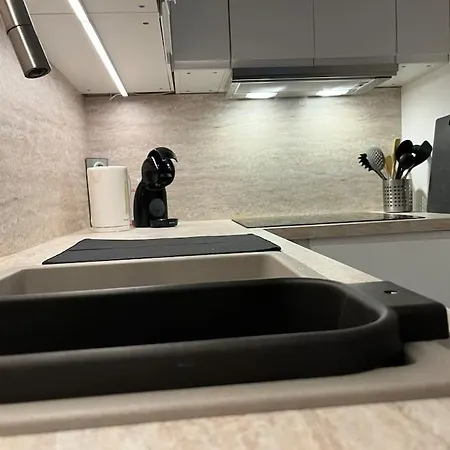 F2 Climatise, Piscine, Parking, A Pied Daire Antibes