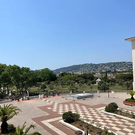 Apartman F2 Climatise, Piscine, Parking, A Pied