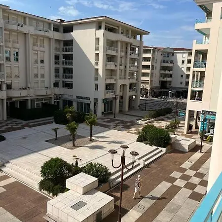 F2 Climatise, Piscine, Parking, A Pied * 앙티브