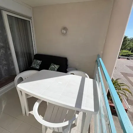 F2 Climatise, Piscine, Parking, A Pied * Antibes