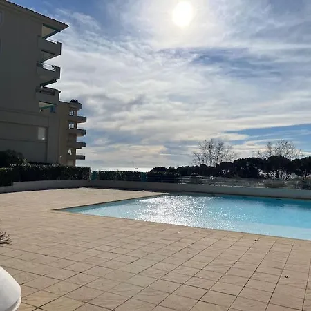 Apartman F2 Climatise, Piscine, Parking, A Pied