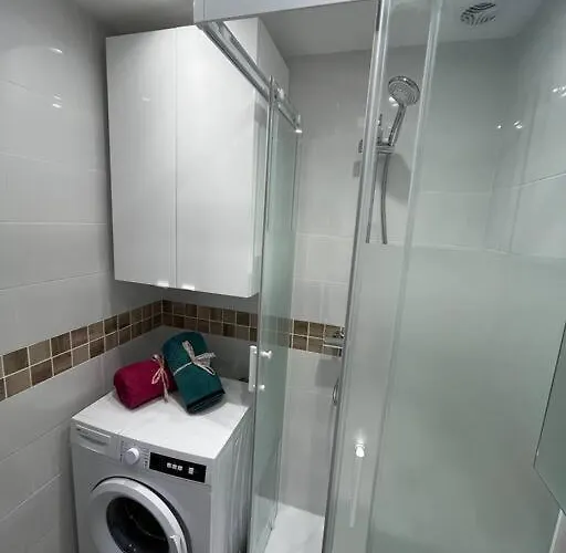 F2 Climatise, Piscine, Parking, A Pied Антиб