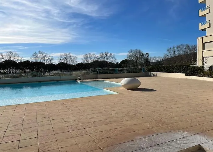 F2 Climatise, Piscine, Parking, A Pied Апартаменты *