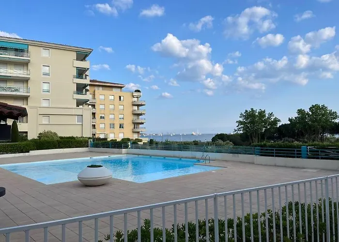 Апартаменты F2 Climatise, Piscine, Parking, A Pied