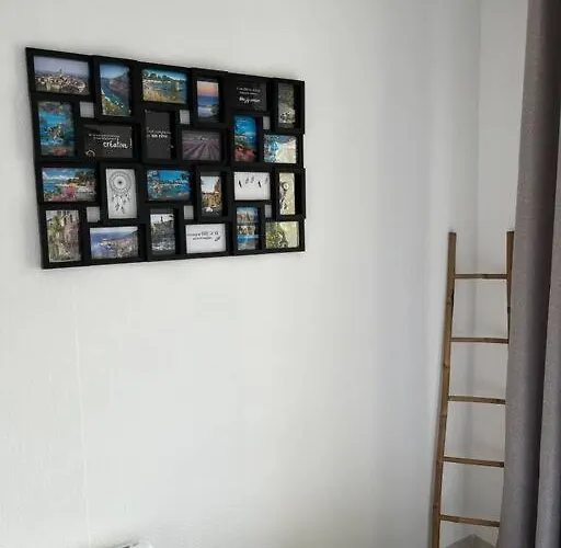 F2 Climatise, Piscine, Parking, A Pied *