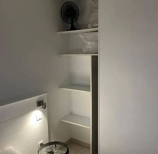 Апартаменты F2 Climatise, Piscine, Parking, A Pied Антиб