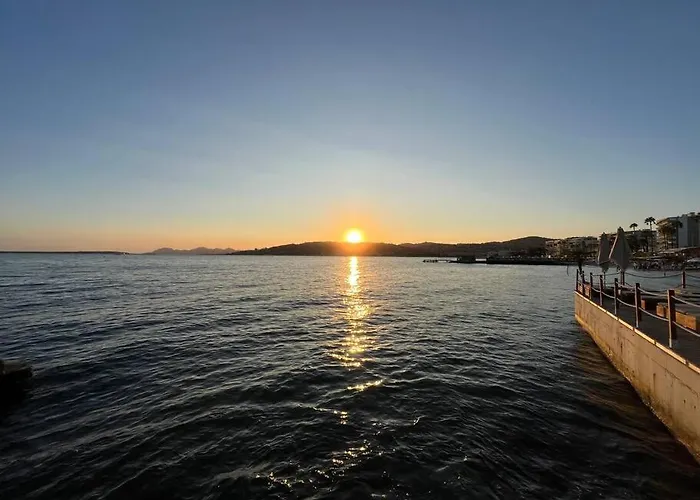 F2 Climatise, Piscine, Parking, A Pied Апартаменты