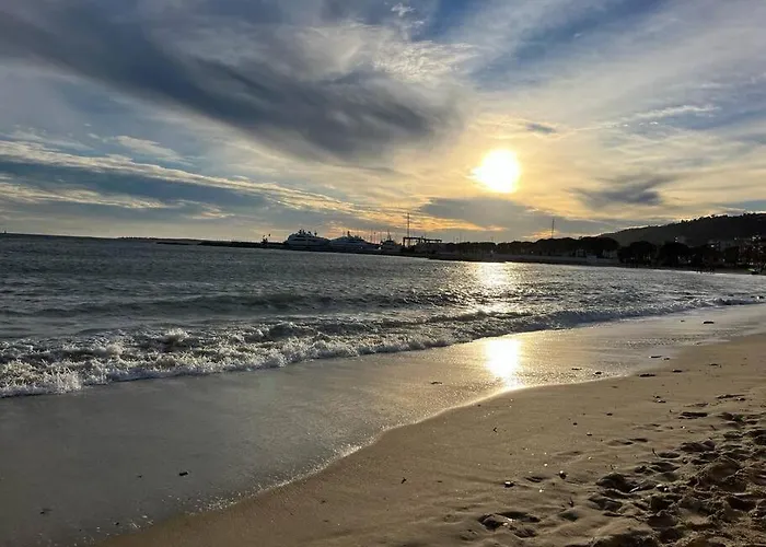 Апартаменты F2 Climatise, Piscine, Parking, A Pied