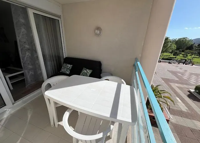 F2 Climatise, Piscine, Parking, A Pied * Антиб